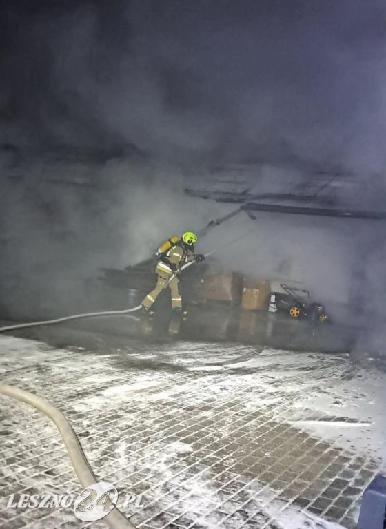 W nocy spalił się warsztat samochodowy