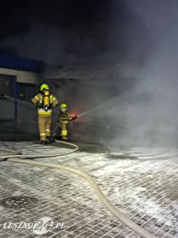 W nocy spalił się warsztat samochodowy