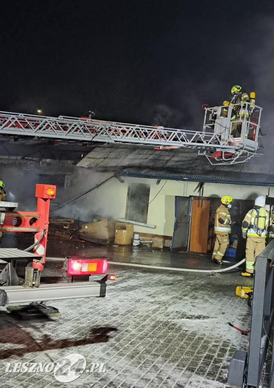 W nocy spalił się warsztat samochodowy