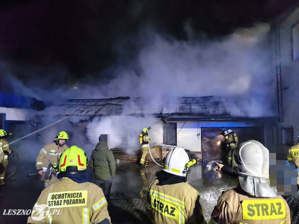 W nocy spalił się warsztat samochodowy