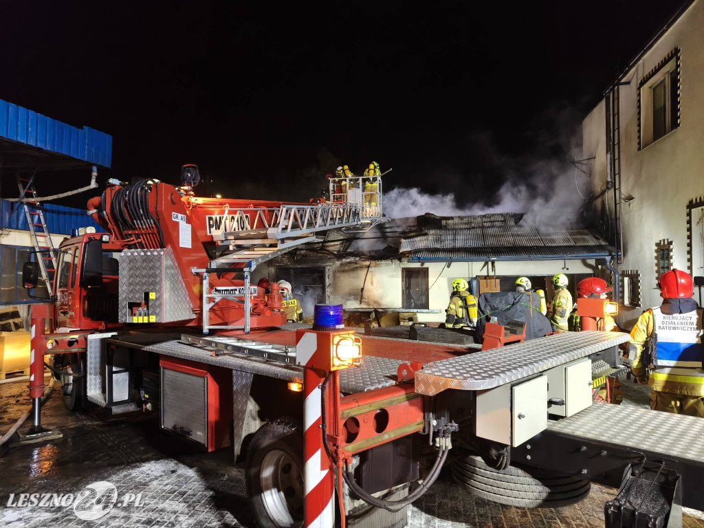 W nocy spalił się warsztat samochodowy