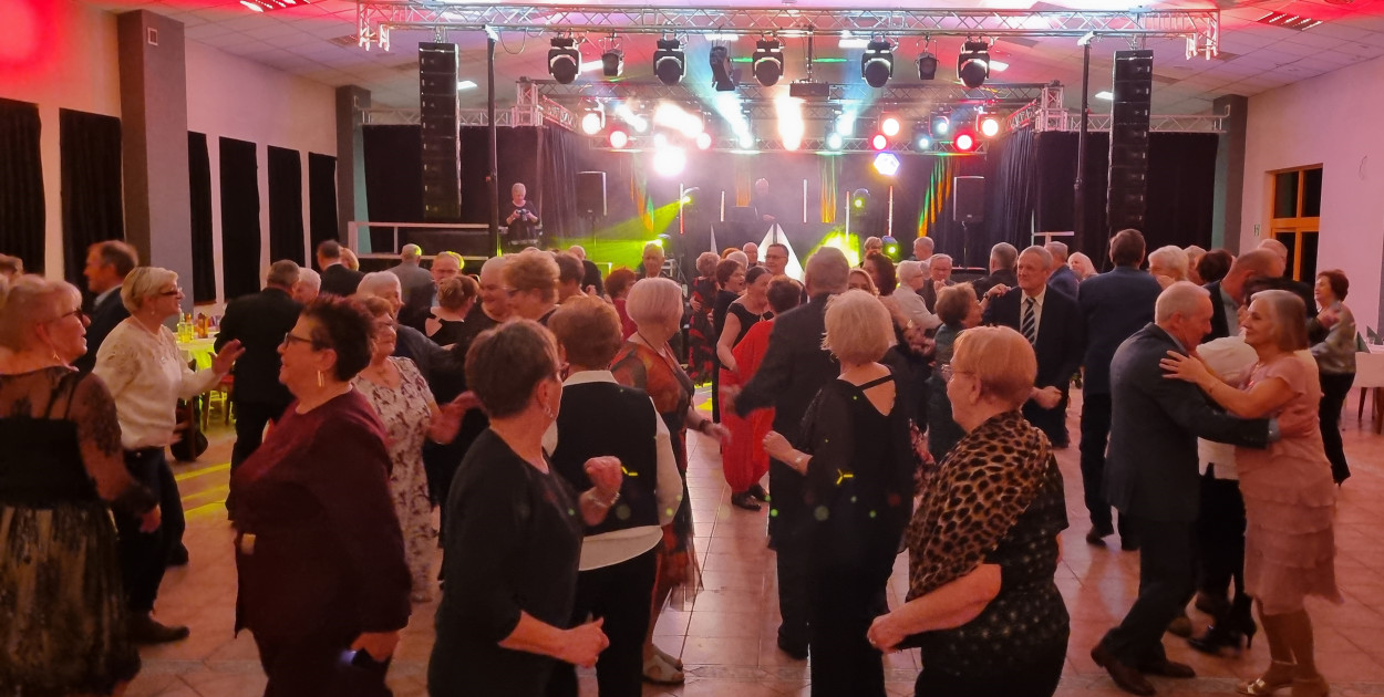 Zabawa karnawałowa leszczyńskich seniorów