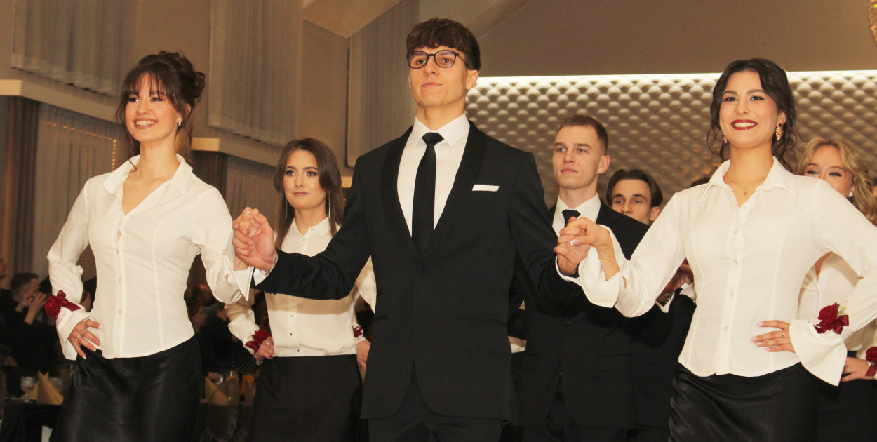 Studniówka II LO w Lesznie w Oazie w Kłodzie