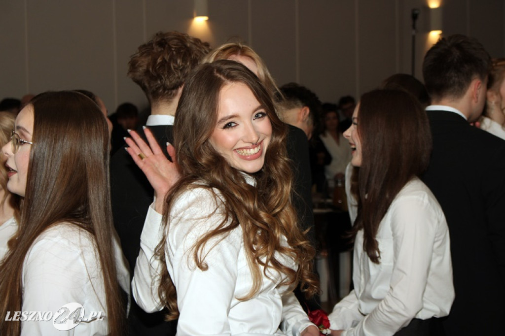 Studniówka II LO w Lesznie w Oazie w Kłodzie