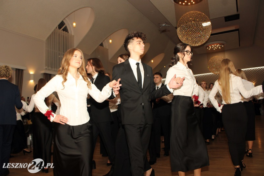 Studniówka II LO w Lesznie w Oazie w Kłodzie