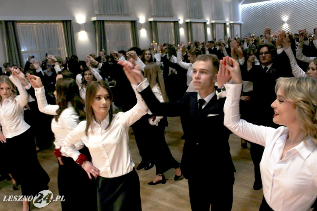 Studniówka II LO w Lesznie w Oazie w Kłodzie