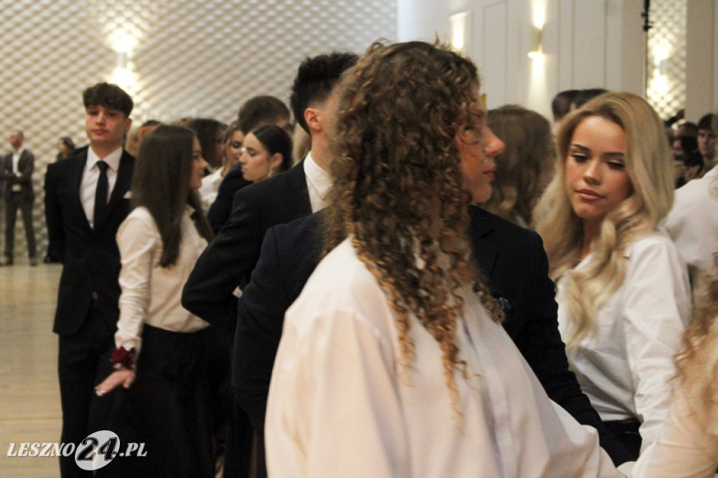 Studniówka II LO w Lesznie w Oazie w Kłodzie