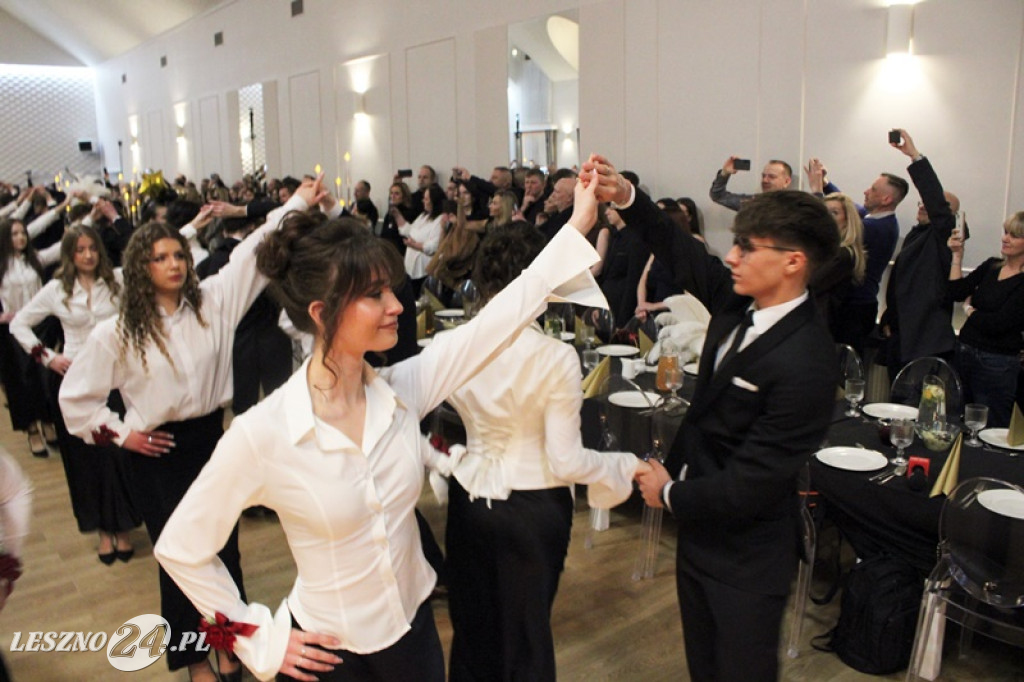 Studniówka II LO w Lesznie w Oazie w Kłodzie