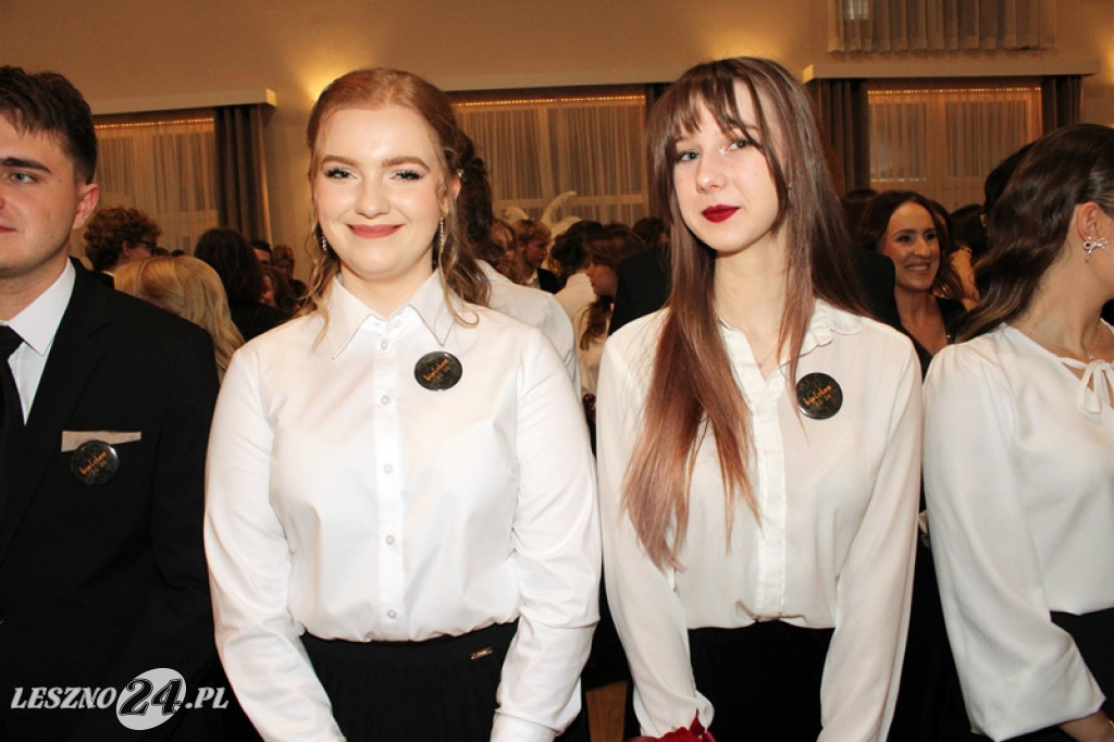 Studniówka II LO w Lesznie w Oazie w Kłodzie