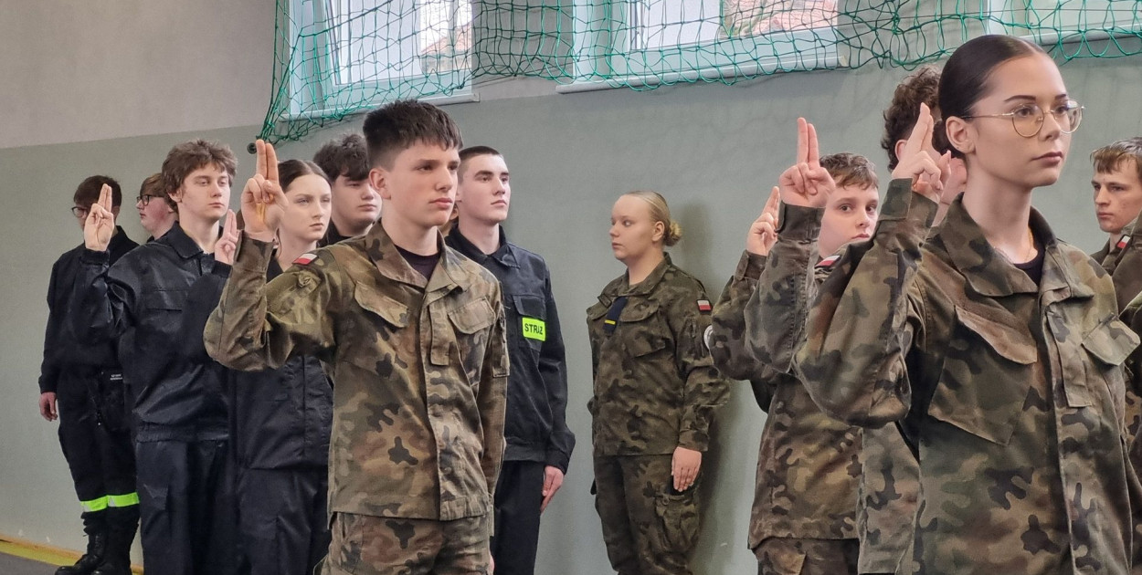 Pasowanie na kadetów w Zespole Szkół nr 4 w Lesznie