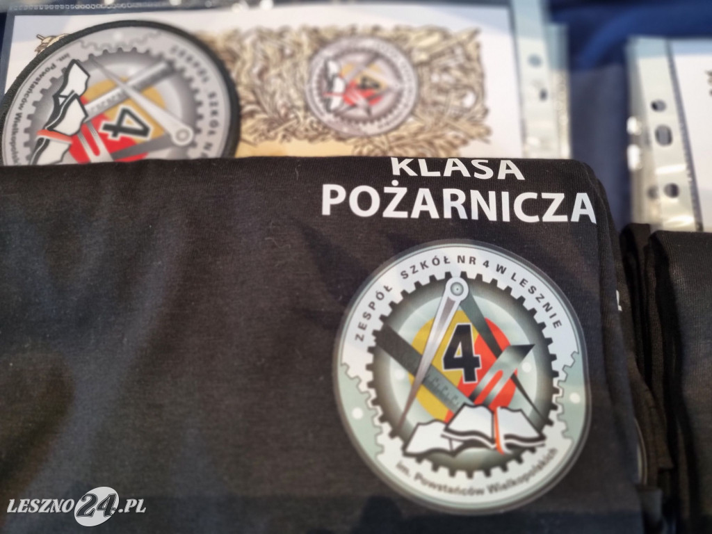 Pasowanie na kadetów w Zespole Szkół nr 4 w Lesznie