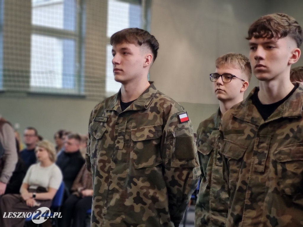 Pasowanie na kadetów w Zespole Szkół nr 4 w Lesznie