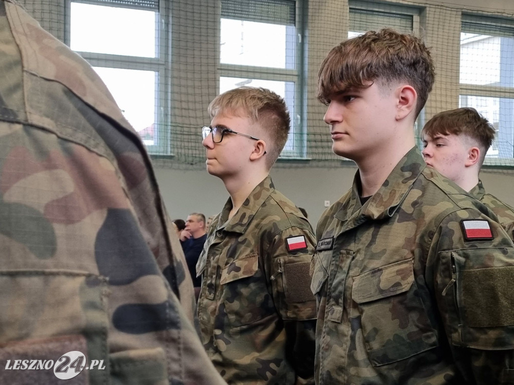 Pasowanie na kadetów w Zespole Szkół nr 4 w Lesznie