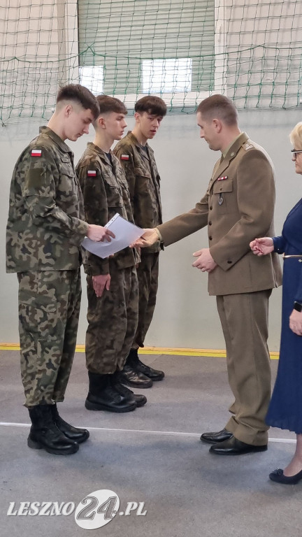 Pasowanie na kadetów w Zespole Szkół nr 4 w Lesznie