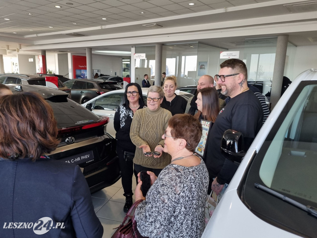 Nowy samochód dla Domu Dziecka we Wschowie