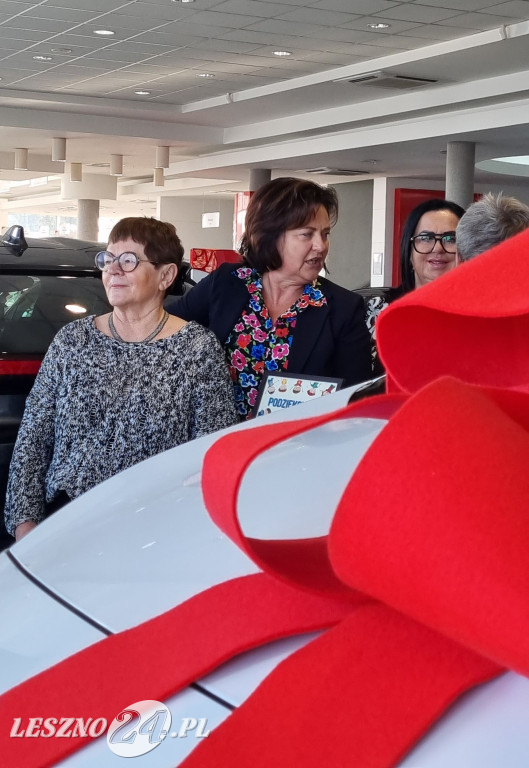 Nowy samochód dla Domu Dziecka we Wschowie