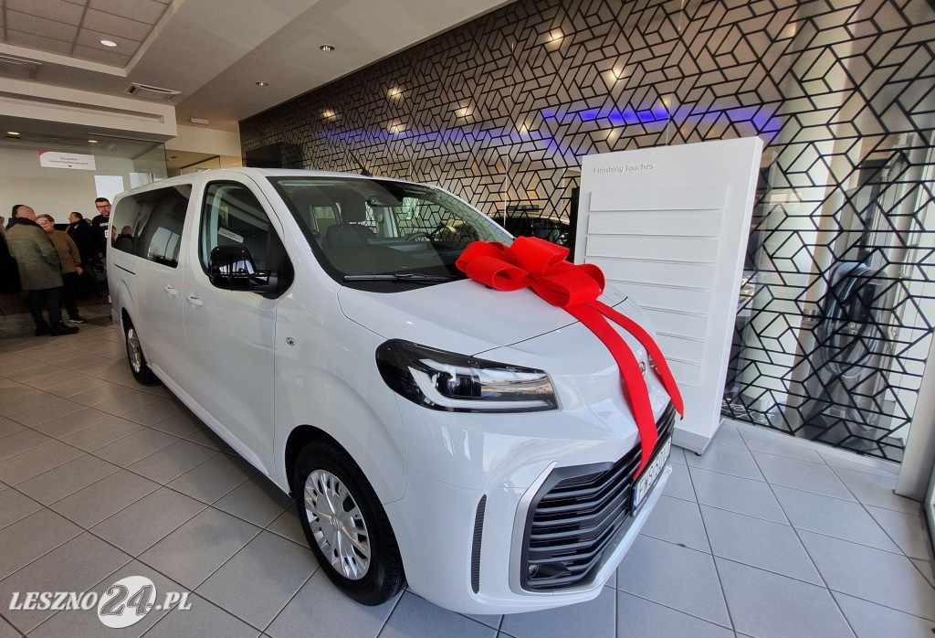 Nowy samochód dla Domu Dziecka we Wschowie