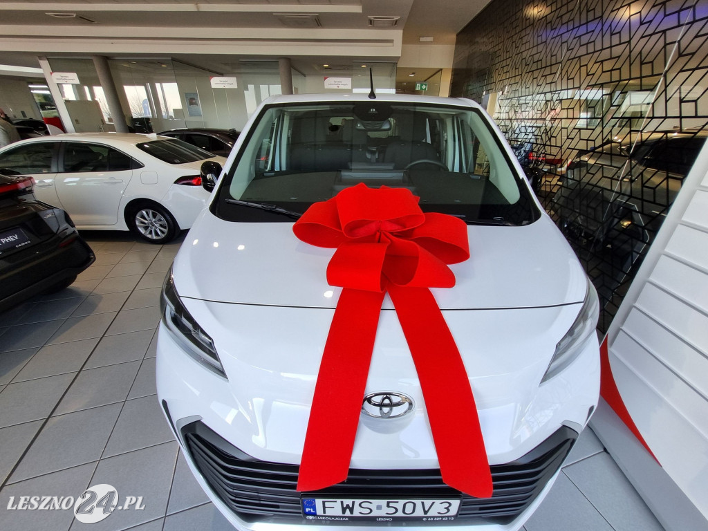 Nowy samochód dla Domu Dziecka we Wschowie