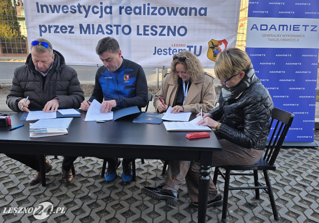 Podpisanie umowy na remont ulicy Święciechowskej