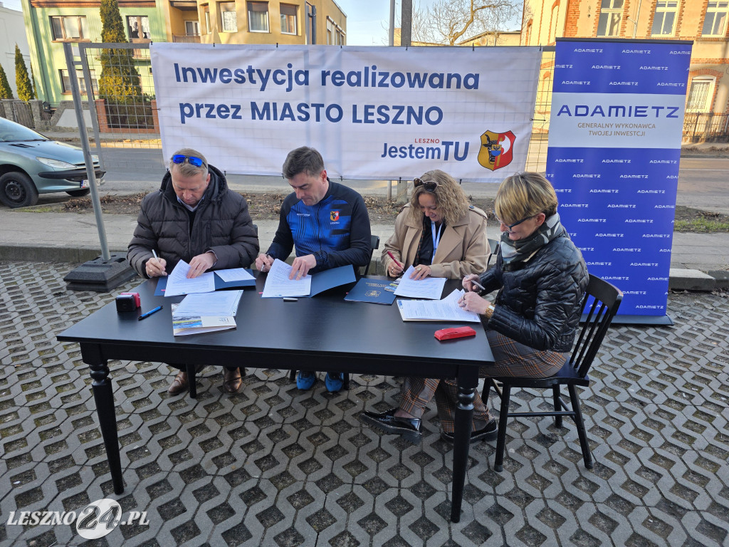 Podpisanie umowy na remont ulicy Święciechowskej