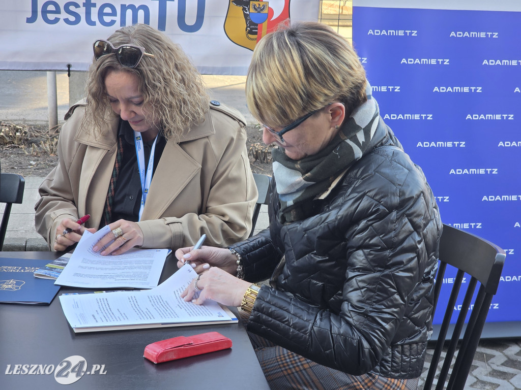 Podpisanie umowy na remont ulicy Święciechowskej