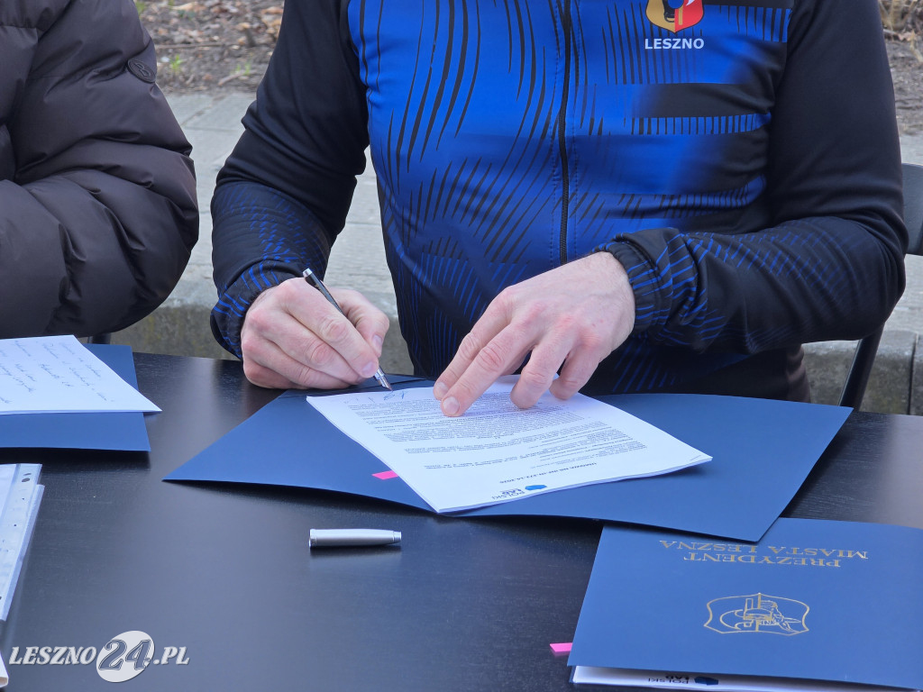 Podpisanie umowy na remont ulicy Święciechowskej