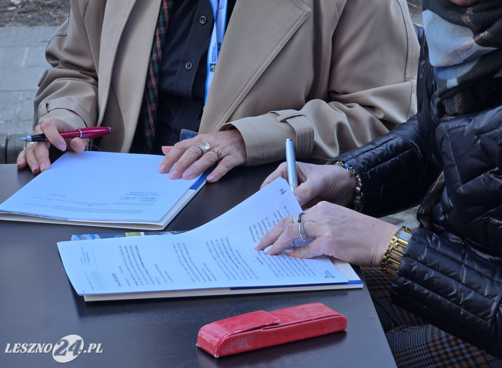 Podpisanie umowy na remont ulicy Święciechowskej