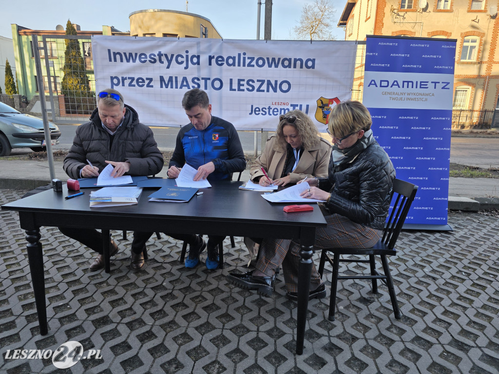 Podpisanie umowy na remont ulicy Święciechowskej