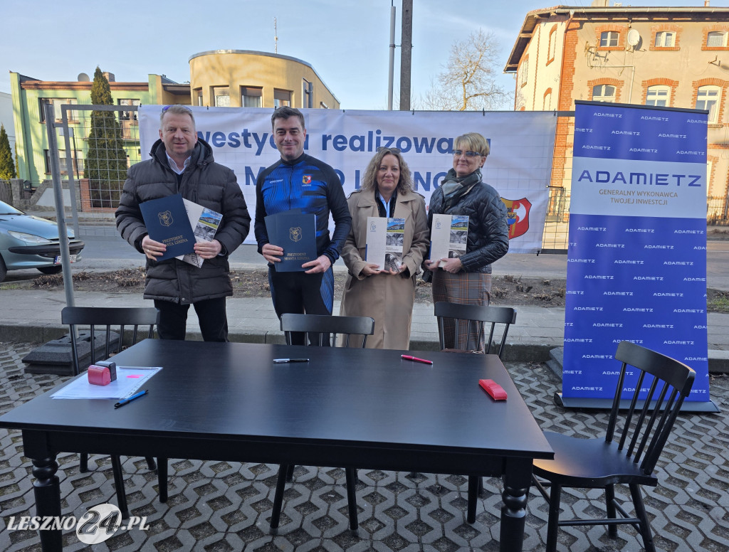 Podpisanie umowy na remont ulicy Święciechowskej