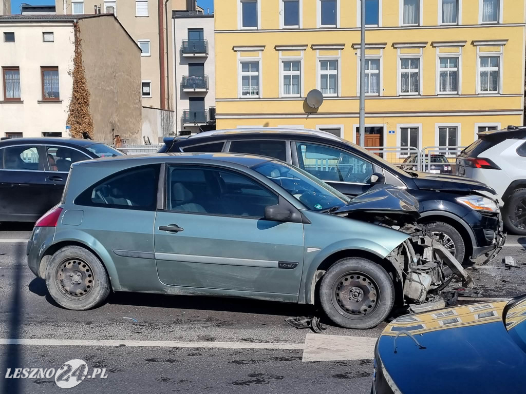 Karambol w Lesznie. Zderzyło się pięć aut