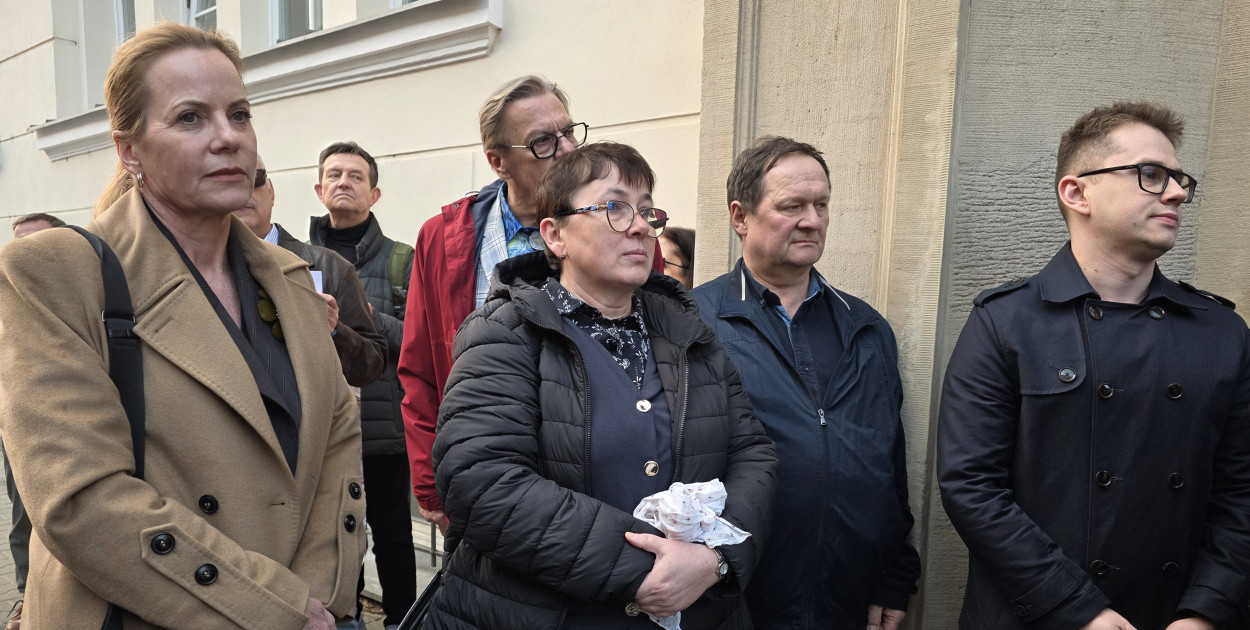 Protest lekarzy przed siedzibą WIL w Lesznie