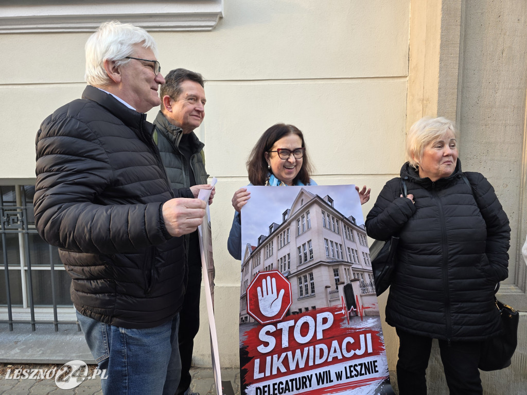Protest lekarzy przed siedzibą WIL w Lesznie