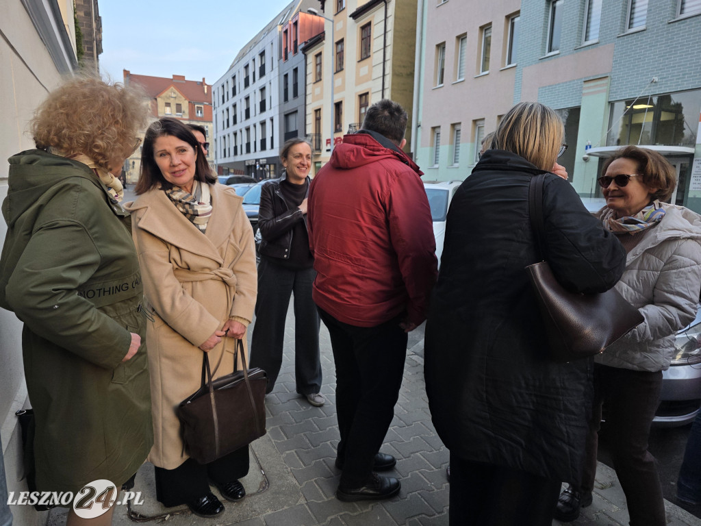 Protest lekarzy przed siedzibą WIL w Lesznie