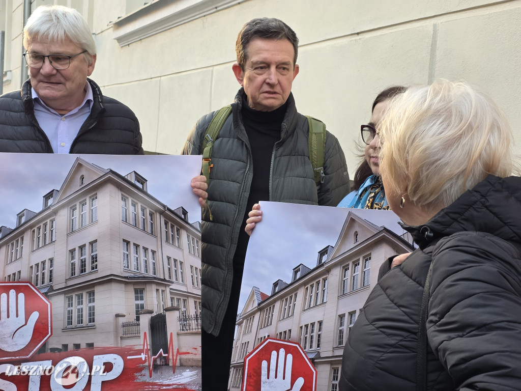 Protest lekarzy przed siedzibą WIL w Lesznie