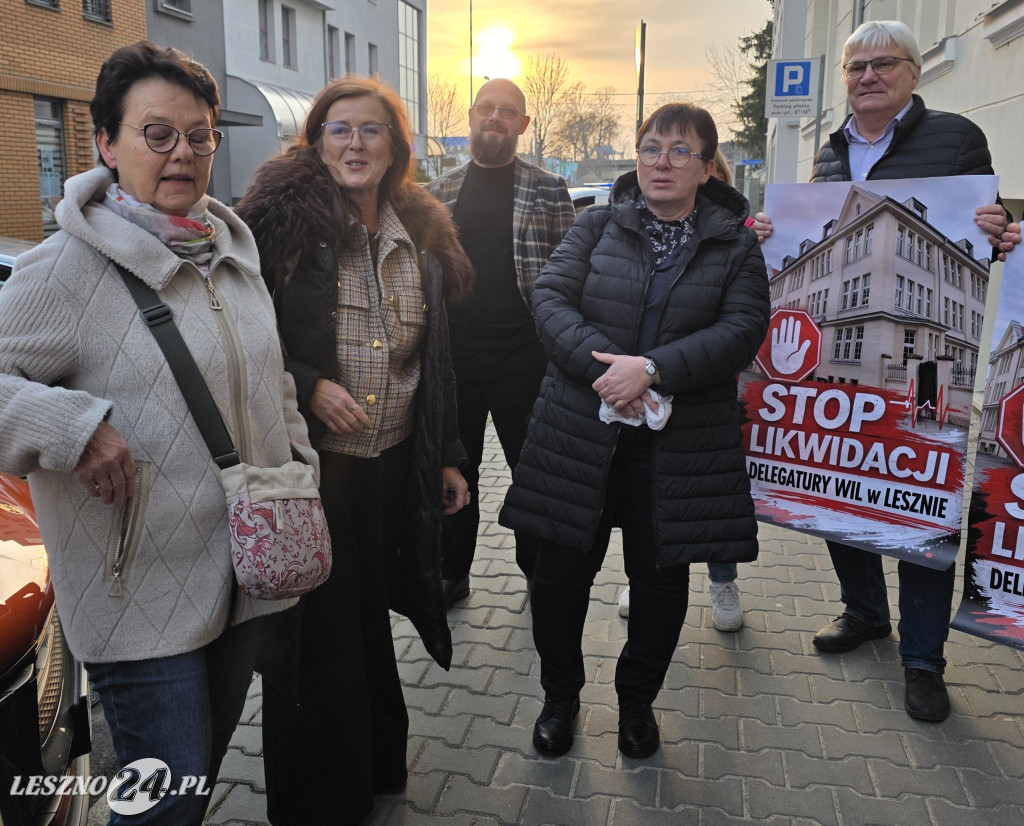 Protest lekarzy przed siedzibą WIL w Lesznie