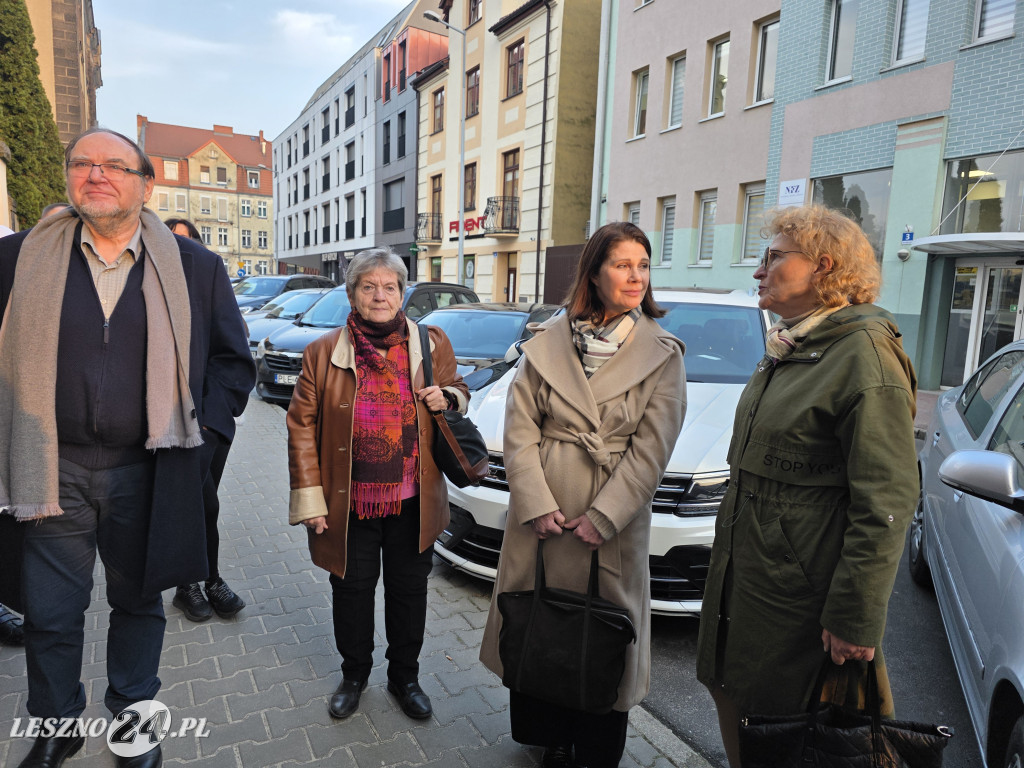 Protest lekarzy przed siedzibą WIL w Lesznie
