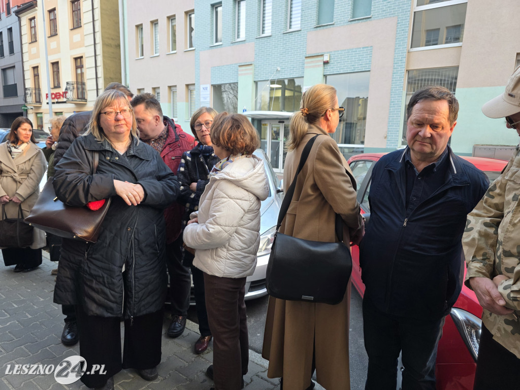 Protest lekarzy przed siedzibą WIL w Lesznie