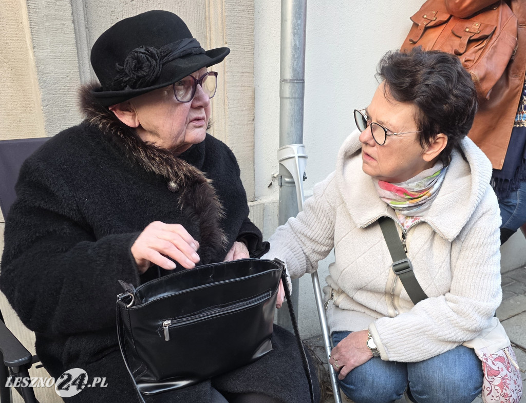 Protest lekarzy przed siedzibą WIL w Lesznie