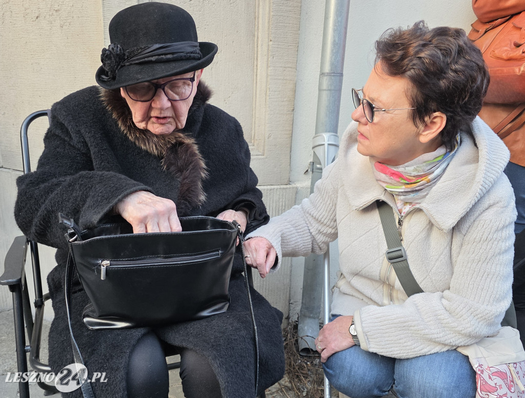 Protest lekarzy przed siedzibą WIL w Lesznie