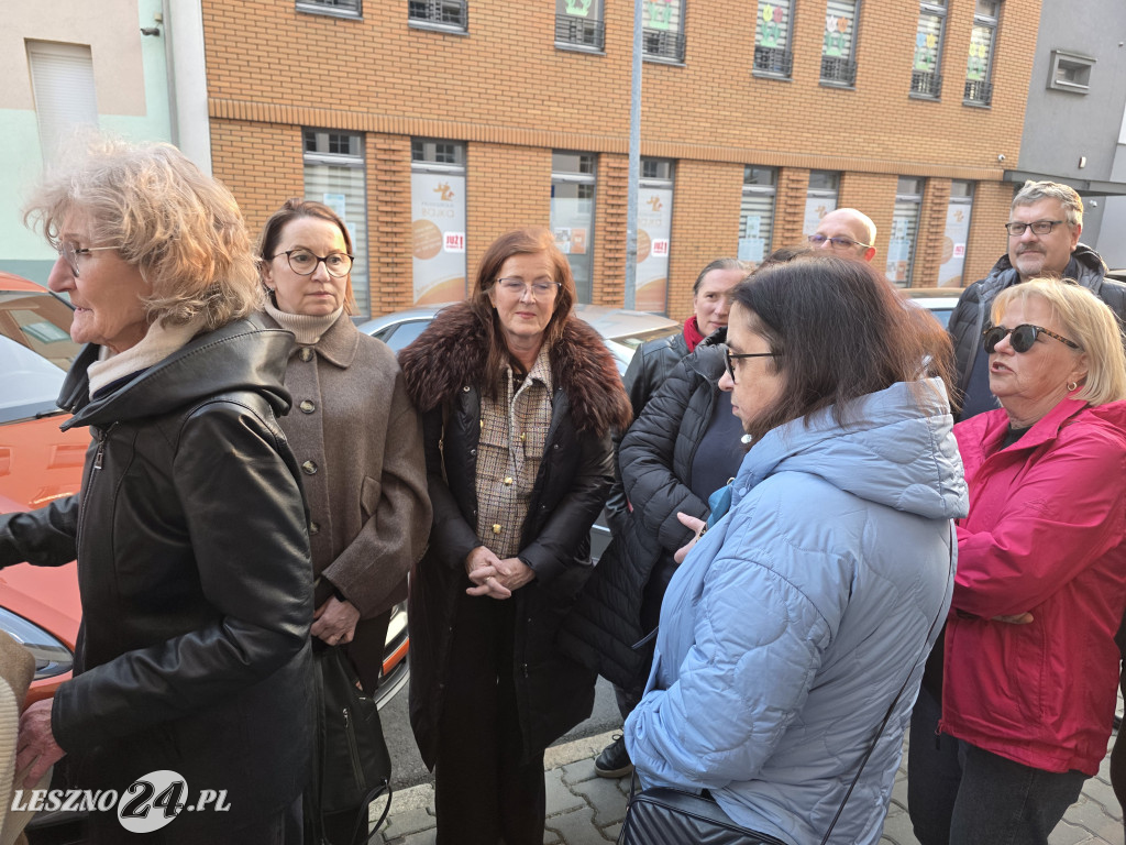 Protest lekarzy przed siedzibą WIL w Lesznie