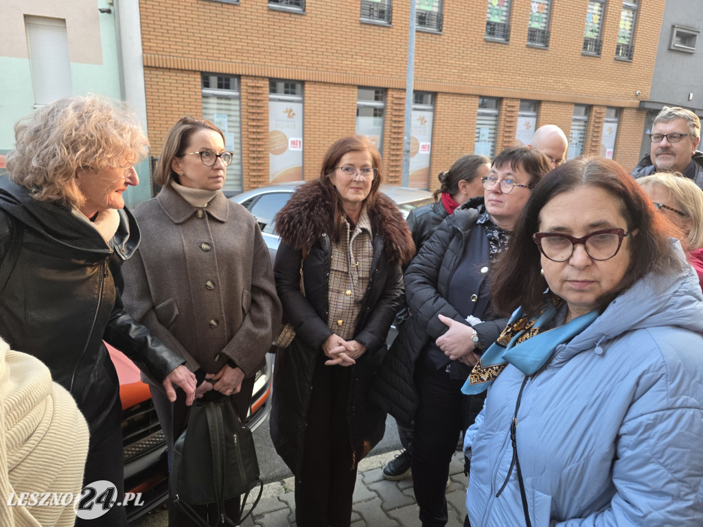 Protest lekarzy przed siedzibą WIL w Lesznie
