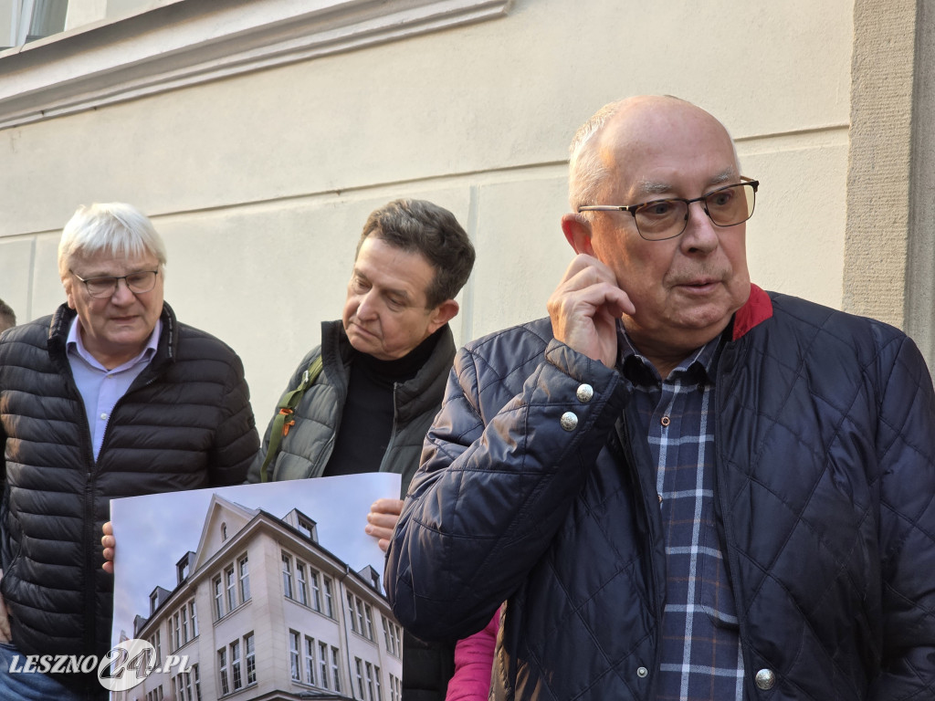 Protest lekarzy przed siedzibą WIL w Lesznie
