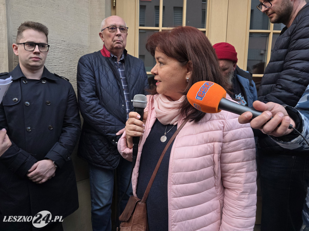 Protest lekarzy przed siedzibą WIL w Lesznie