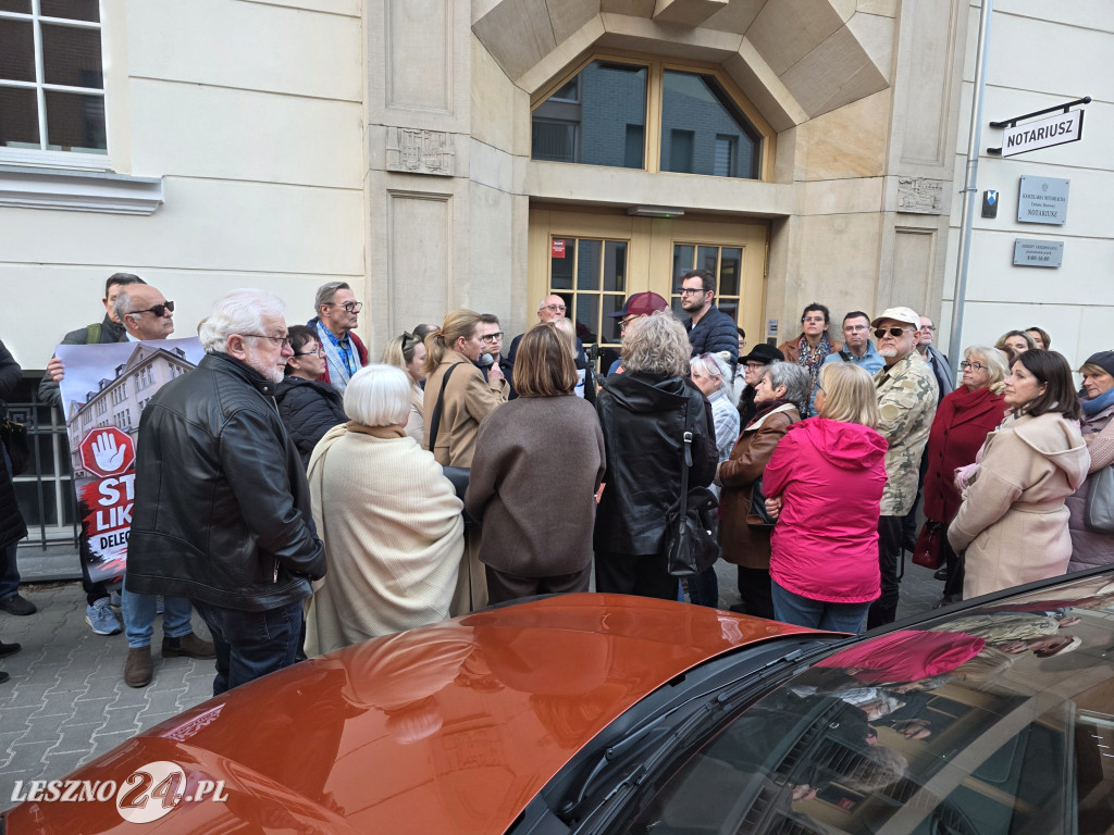 Protest lekarzy przed siedzibą WIL w Lesznie