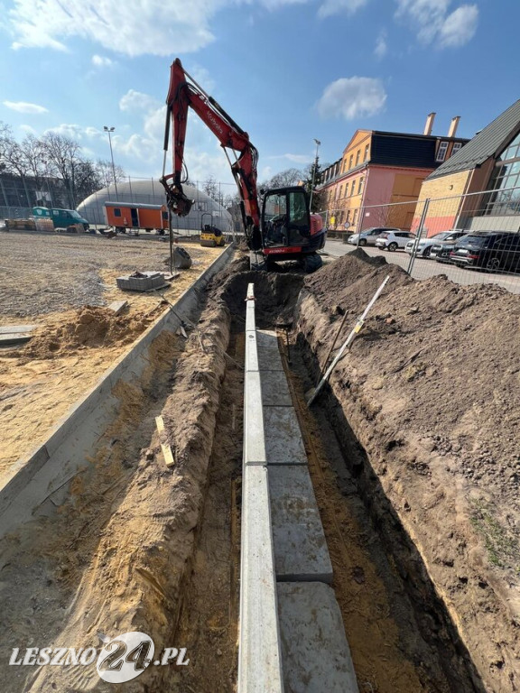 Budowa boiska wielofunkcyjnego przy SP 6 w Lesznie