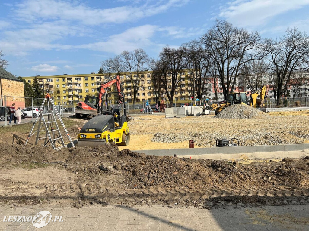Budowa boiska wielofunkcyjnego przy SP 6 w Lesznie