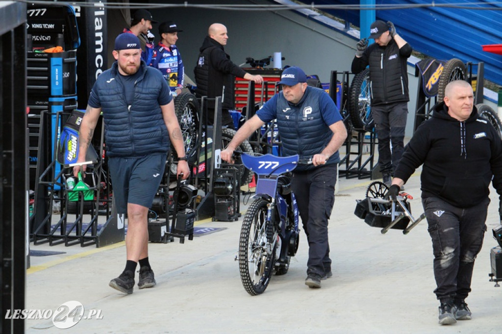 Pierwszy trening żużlowców Fogo Unii na Smoczyku