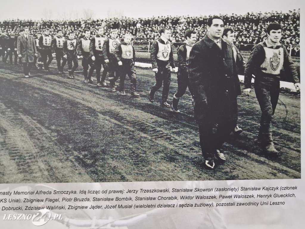 Żużlowa wystawa w Miejskiej Bibliotece Publicznej