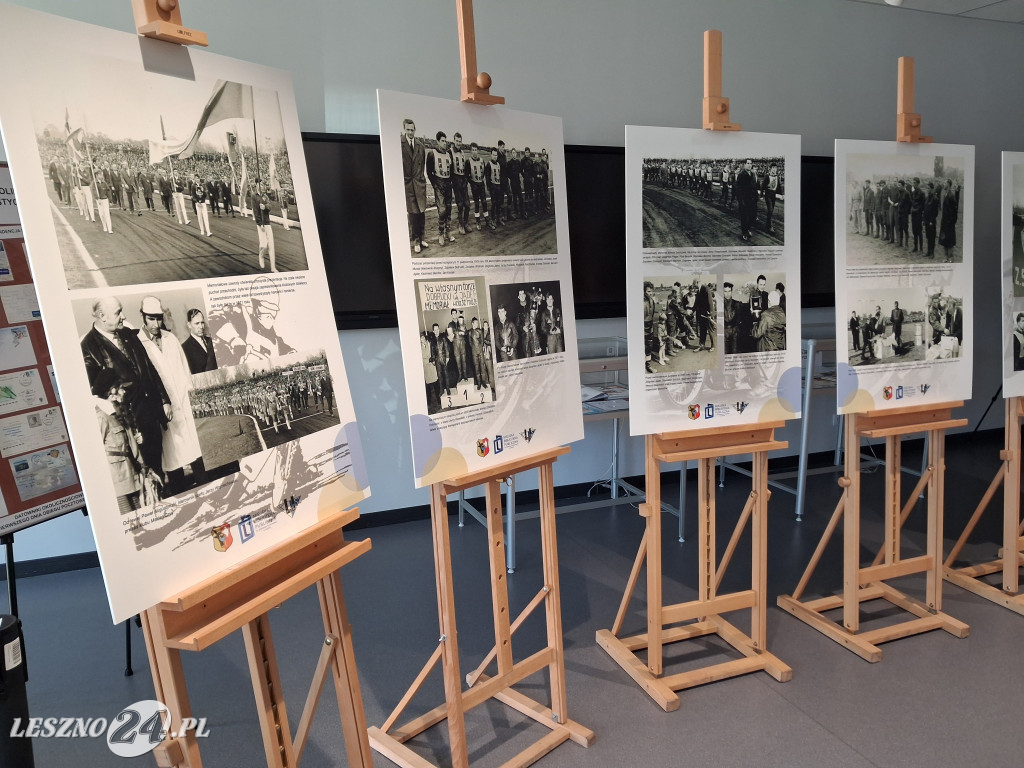 Żużlowa wystawa w Miejskiej Bibliotece Publicznej