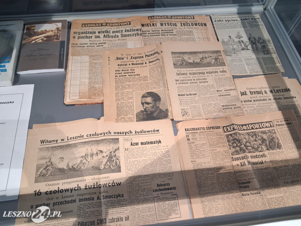 Żużlowa wystawa w Miejskiej Bibliotece Publicznej